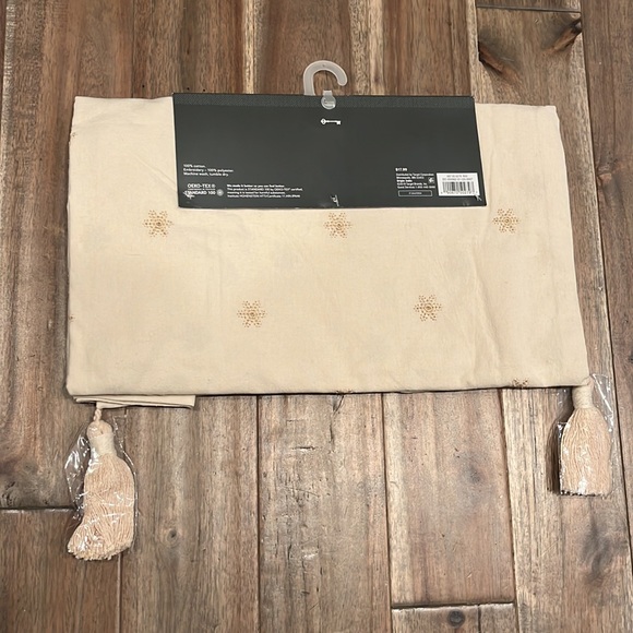 Threshold 50"X50" Snowflake Table Throw or Decorative Couch Throw Blanket - Picture 6 of 6